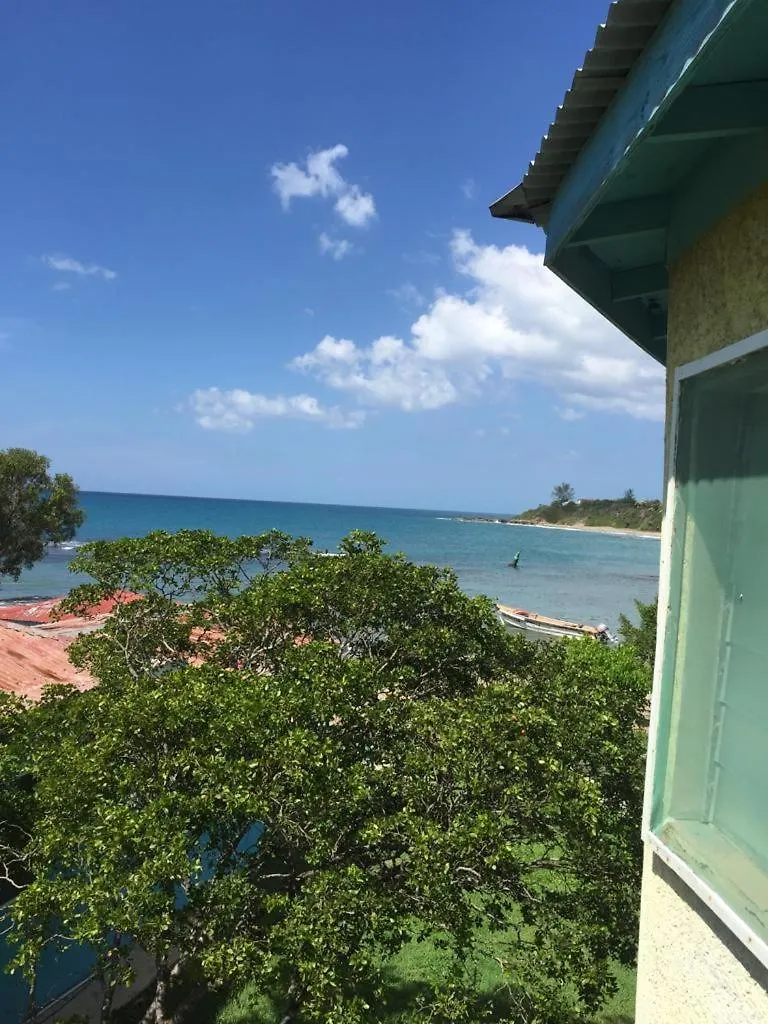 Waikiki Guest House 트레저 비치 2*,  자메이카